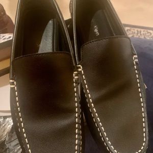 Men’s Calvin Klein loafers size 9. Great shoes with style & very comfortable.